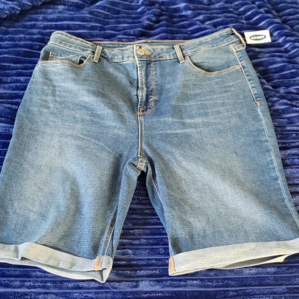 Old Navy High Rise Bermuda Shorts Size 14 NWT